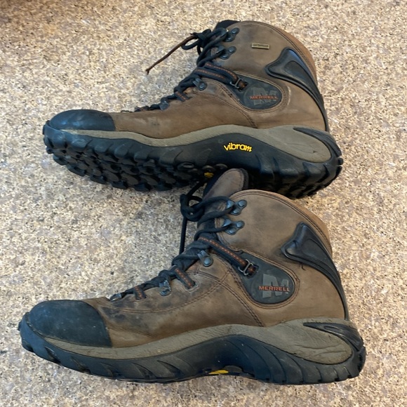 🔥Sale🔥 Merrell Hiking Boots With FLAWS Leather Men’s Maybe 10.5? Vibram Soles - Picture 4 of 17